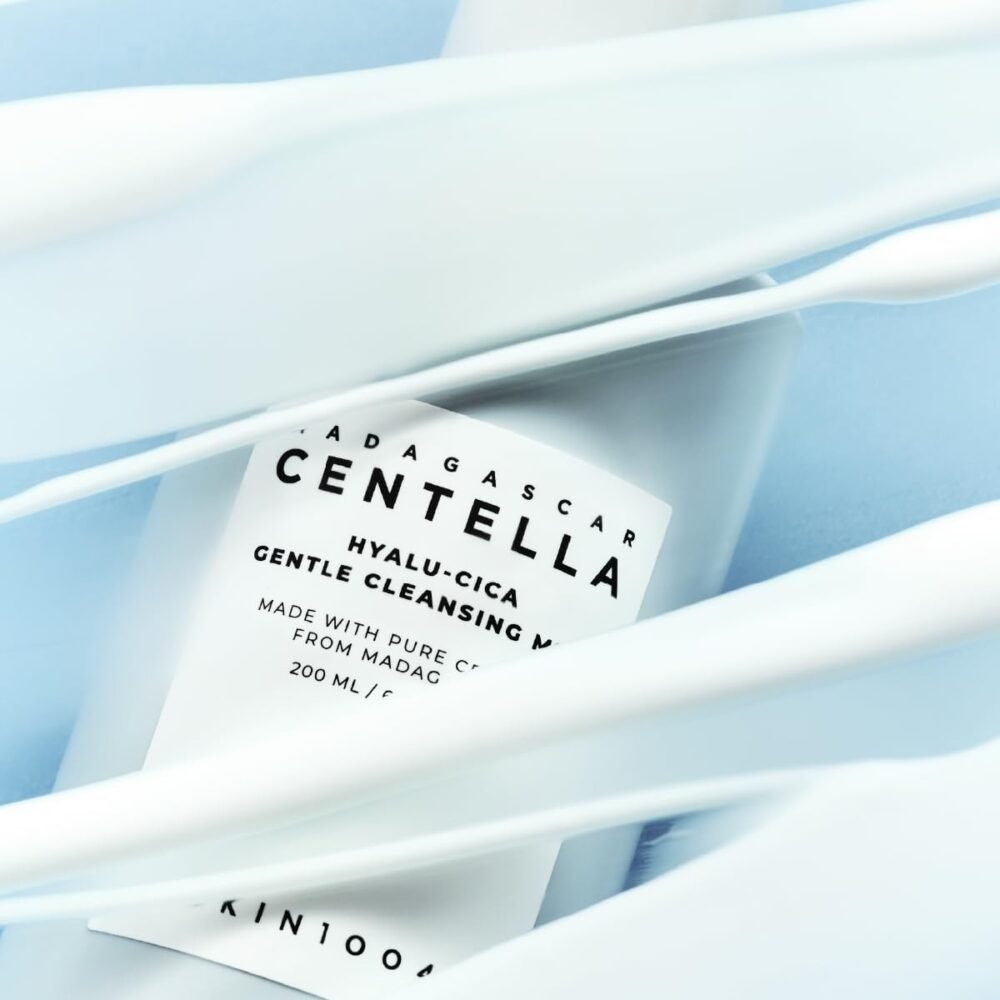 Skin1004 Madagascar Centella Hyalu-Cica Gentle Cleansing Milk (200ml)